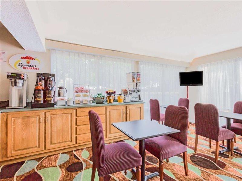 Super 8 Hotel Stafford Kültér fotó