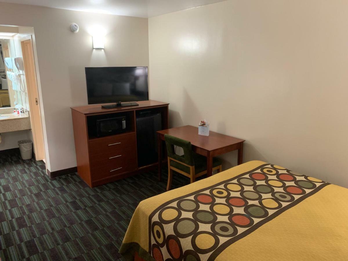 Super 8 Hotel Stafford Kültér fotó